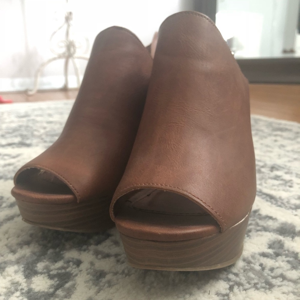 Cathy Jean peep-toe leather wedges